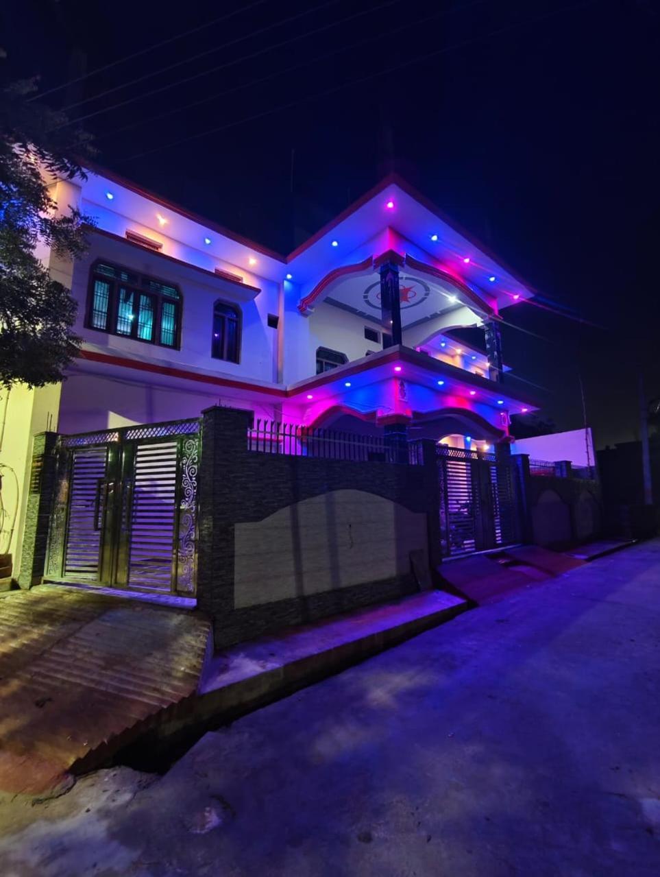 Ayodhya Shree Ram Guest House Near Ram Mandir מראה חיצוני תמונה